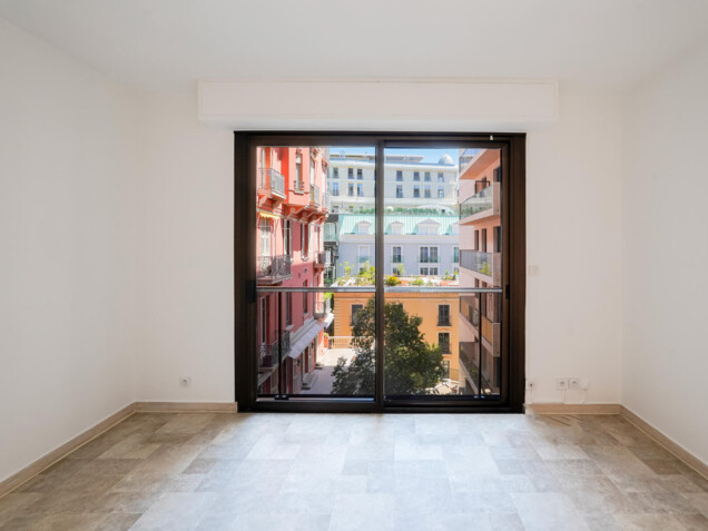 CARRÉ D'OR - MONTAIGNE - STUDIO A USO MISTO RINNOVATO
