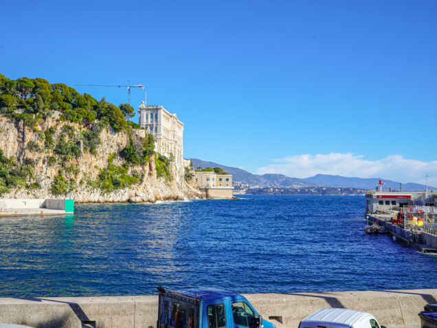 FONTVIELLE - GRAND LARGE - SPACIEUX BUREAUX EN RDC