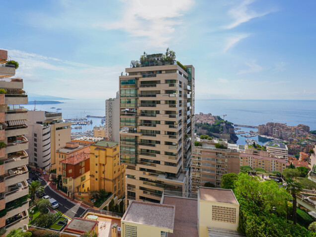 EXOTIC GARDEN - 4-BEDROOM APARTMENT - SEA VIEW - PARKING