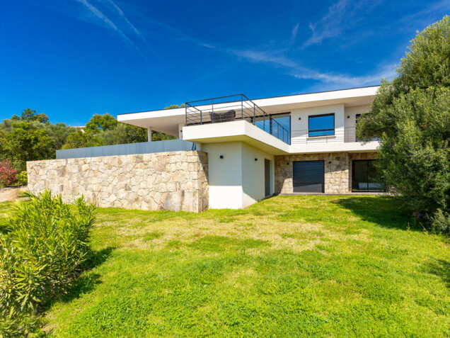 CORSICA - VILLA CON PISCINA E VISTA SUL MARE - LECCI