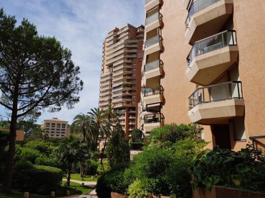SAINT ROMAN – OFFICE IN A LUXURY RESIDENCE
