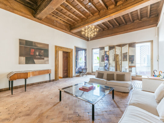 ROME PIAZZA NAVONA - 4-BEDROOM FLAT