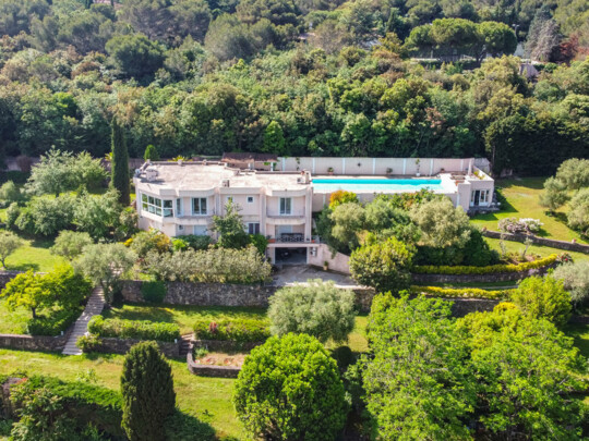 Verkauf Nice Villa / +5 Zimmer