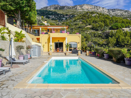 SAINT-LAURENT-D'ÈZE - VILLA - PISCINA