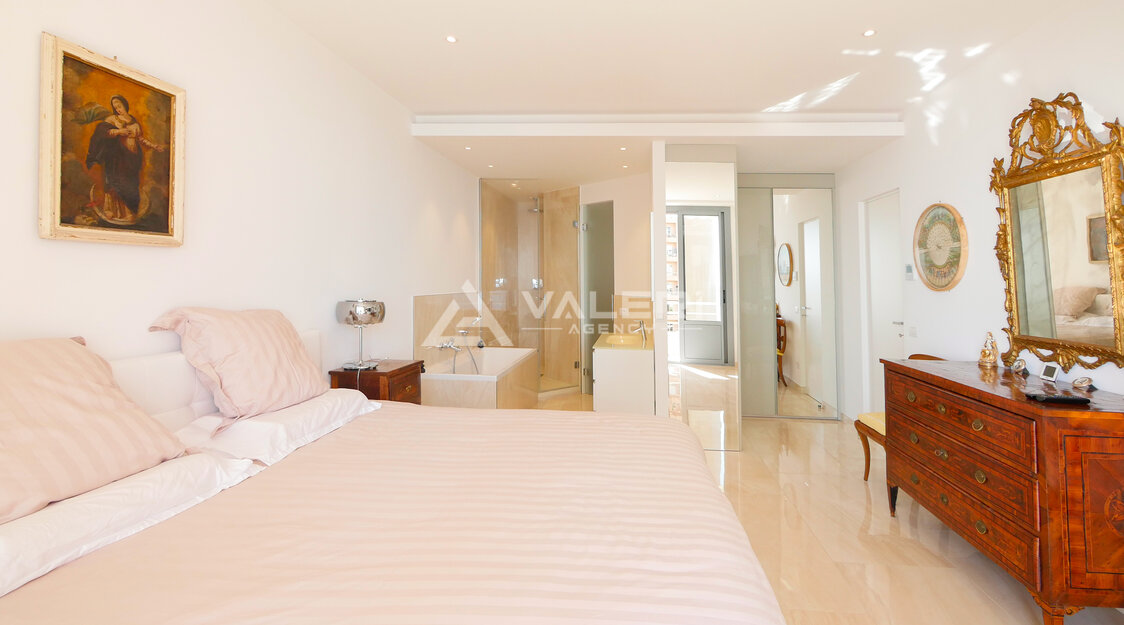 SANTA MONICA - Renovated 2-bedroom with sea view