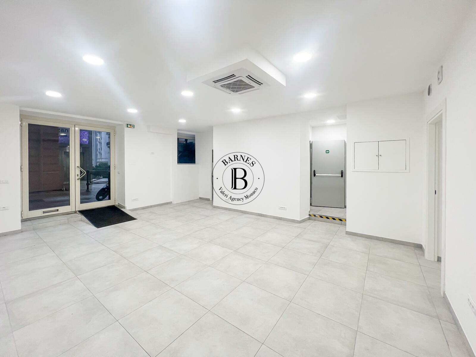 CONDAMINE - DUPLEX COMMERCIAL PREMISES - SHOWCASE - 3/9