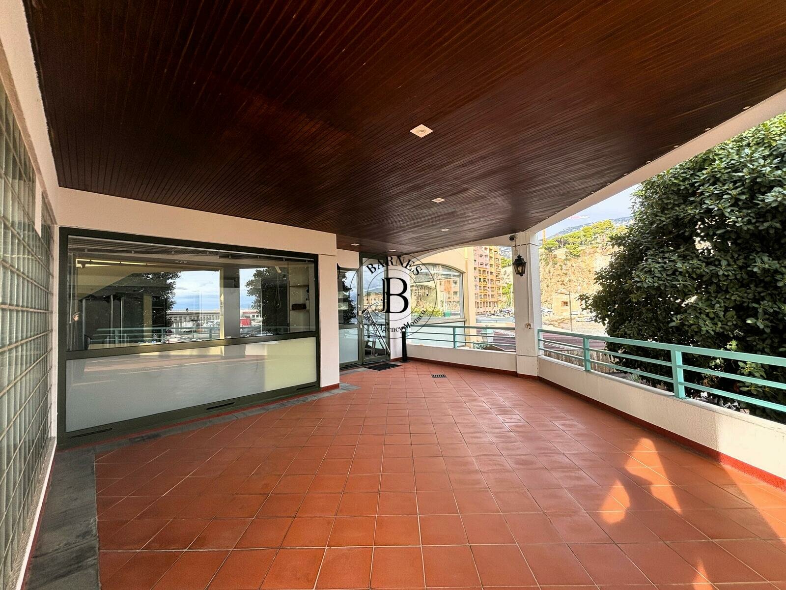 FONTVIELLE - GRAND LARGE - SPACIEUX BUREAUX EN RDC - 3/10