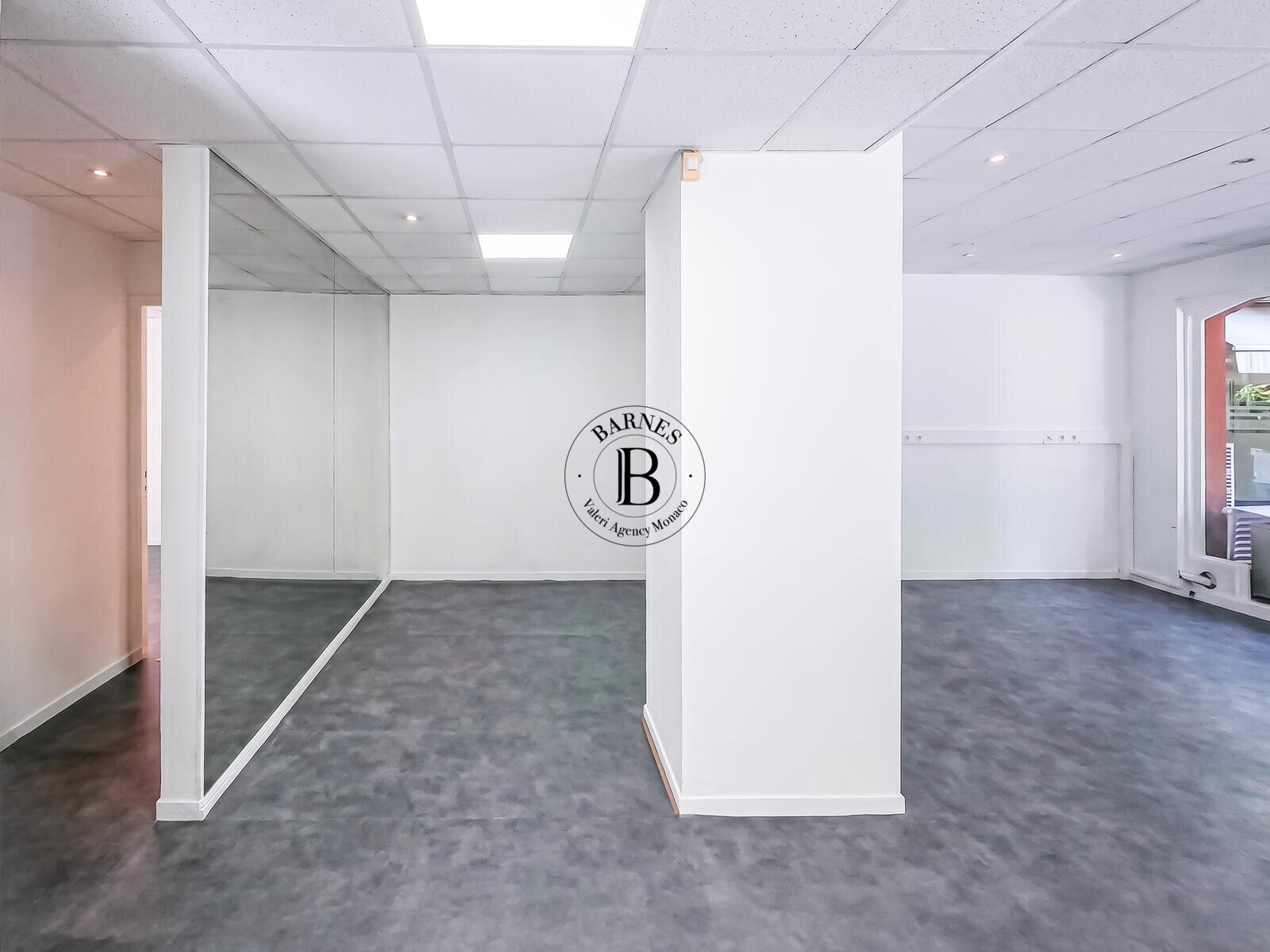 FONTVIEILLE - LEASEHOLD RIGHTS TO SELL - SHOP WINDOW - 4/9