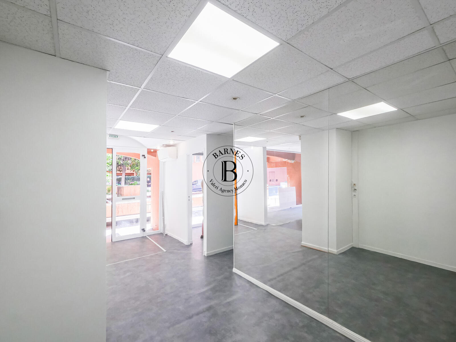 FONTVIEILLE - LEASEHOLD RIGHTS TO SELL - SHOP WINDOW - 2/9