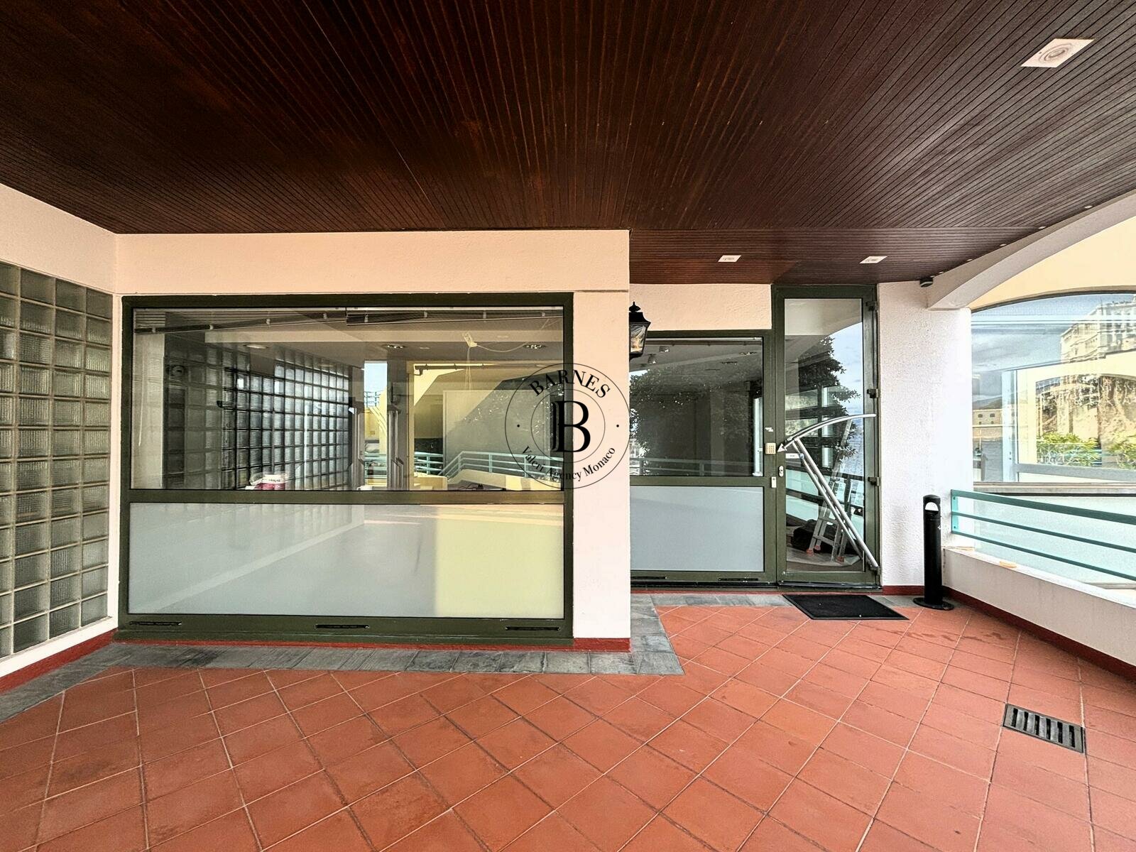 FONTVIELLE - GRAND LARGE - SPACIEUX BUREAUX EN RDC - 4/10