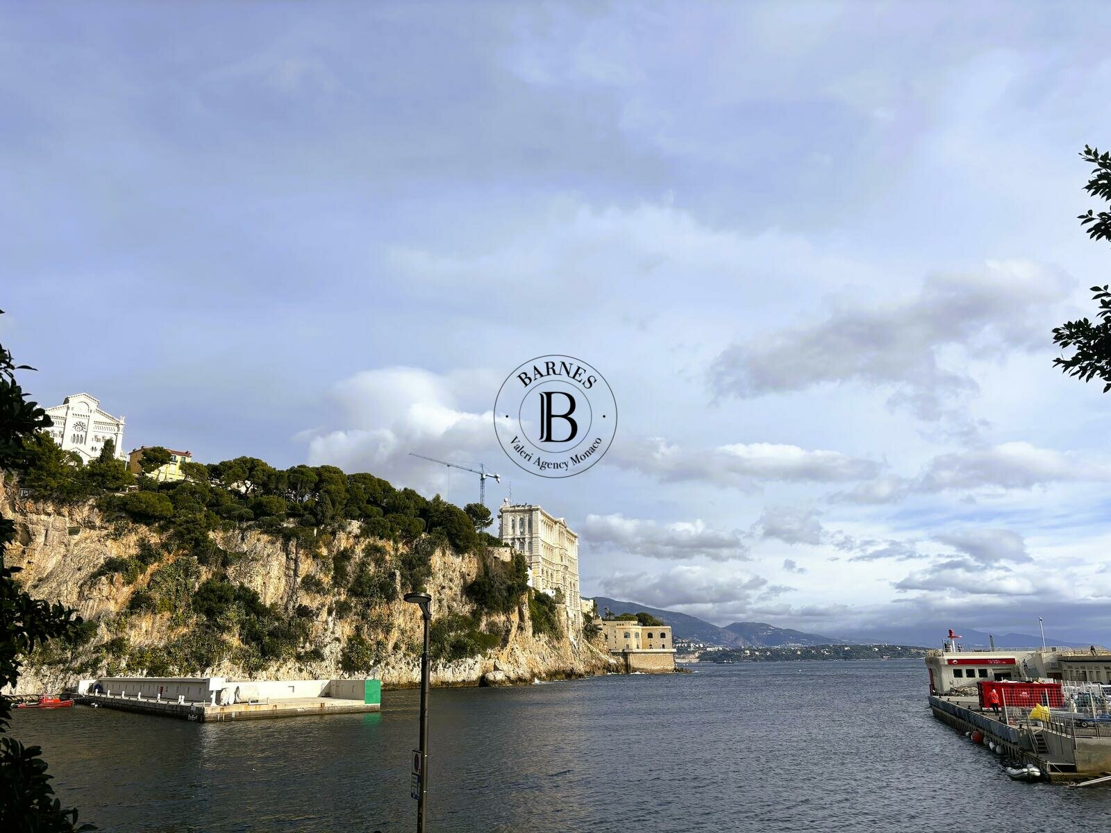 FONTVIELLE - GRAND LARGE - SPACIEUX BUREAUX EN RDC - 2/10