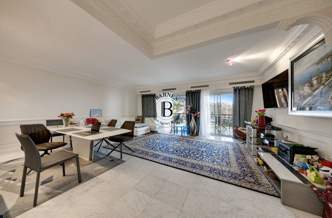 SEASIDE PLAZA - 2 BEDROOM APARTMENT - SEA VIEW - 4/11