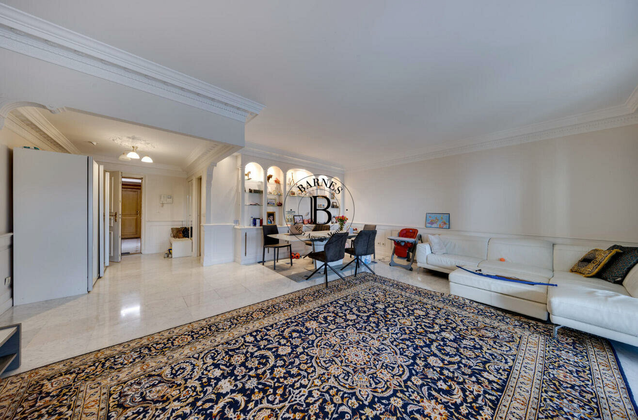 SEASIDE PLAZA - 2 BEDROOM APARTMENT - SEA VIEW - 2/11