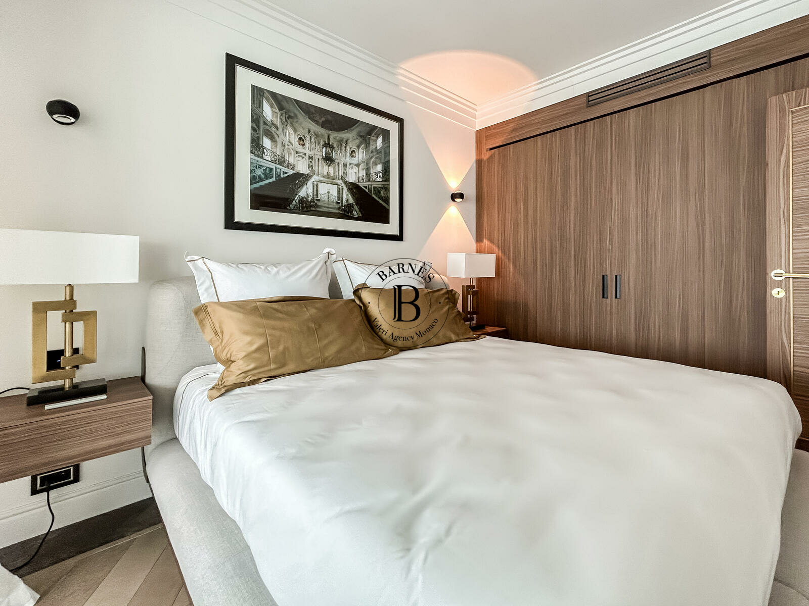 CARRÉ D'OR - MONTAIGNE A - 3 PIÈCES RÉNOVÉ ET MEUBLÉ - 3/8