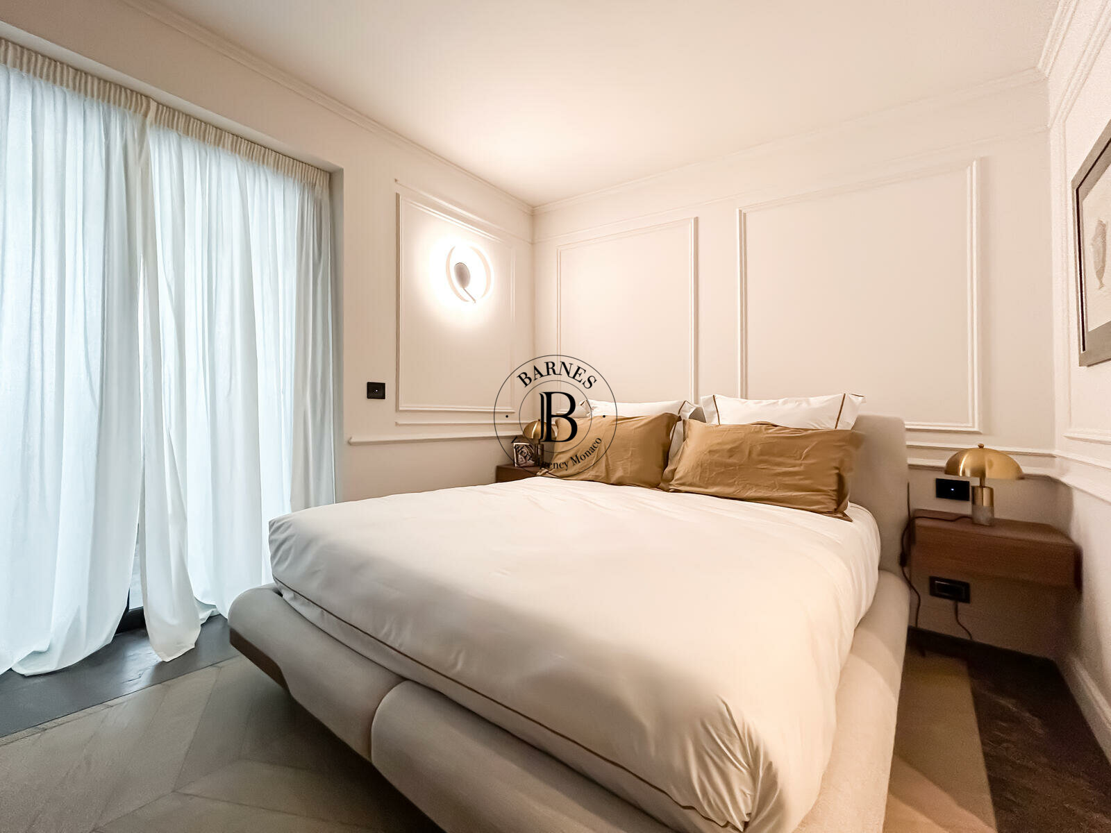 CARRÉ D'OR - MONTAIGNE A - 3 PIÈCES RÉNOVÉ ET MEUBLÉ - 4/8