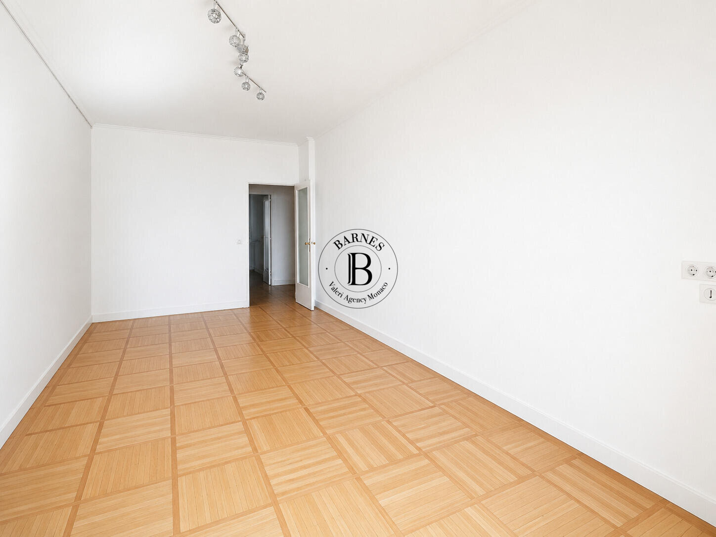 EXOTIC GARDEN - 4-BEDROOM APARTMENT - SEA VIEW - PARKING - 4/18