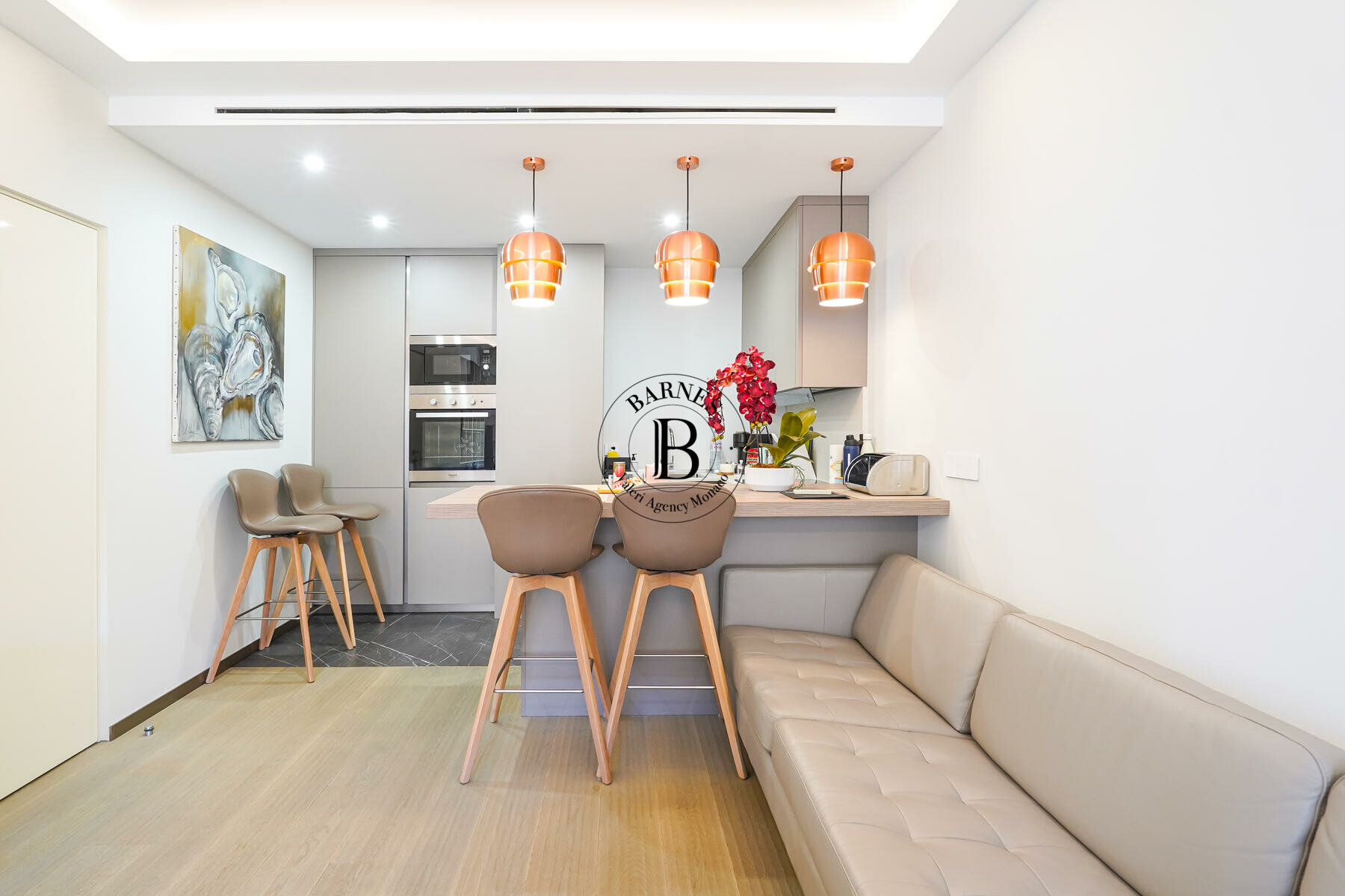 CHÂTEAU AMIRAL - RENOVATED 1-BEDROOM FLAT - 3/12