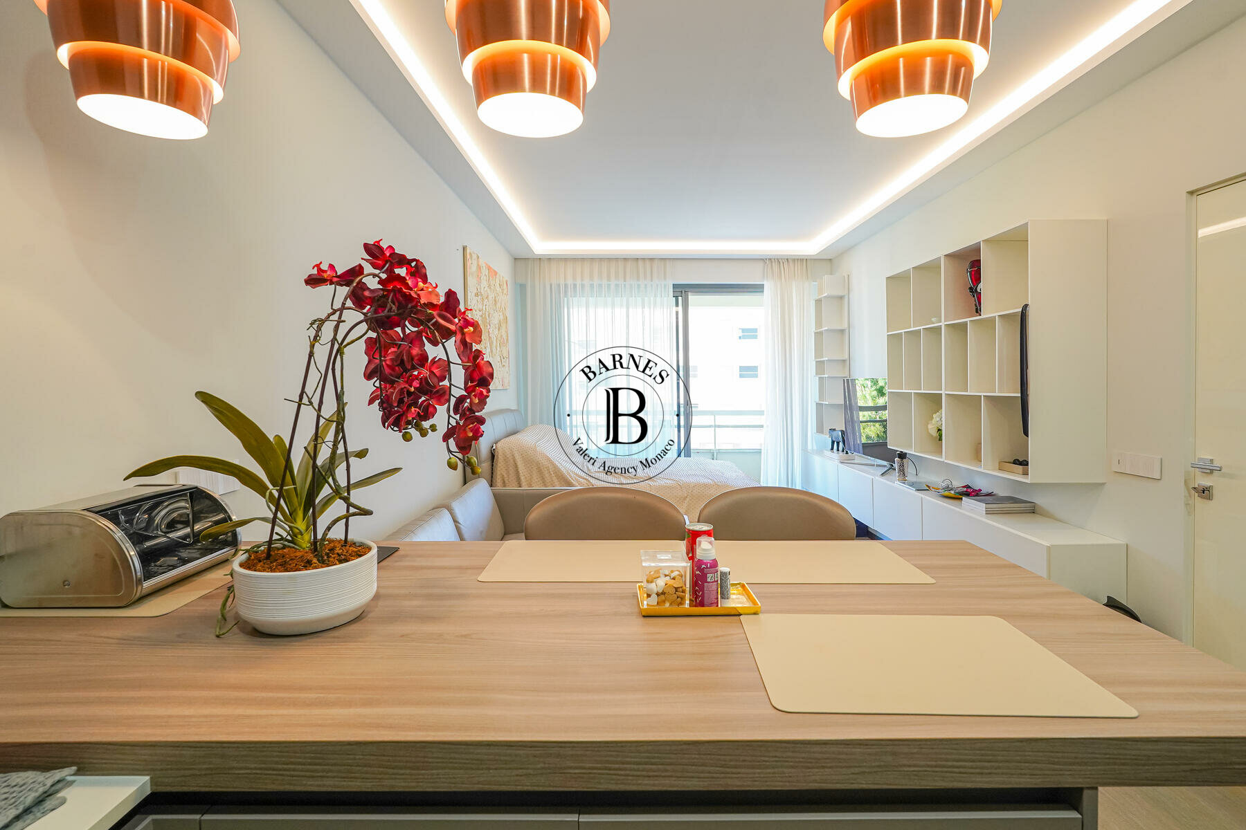 CHÂTEAU AMIRAL - RENOVATED 1-BEDROOM FLAT - 2/12