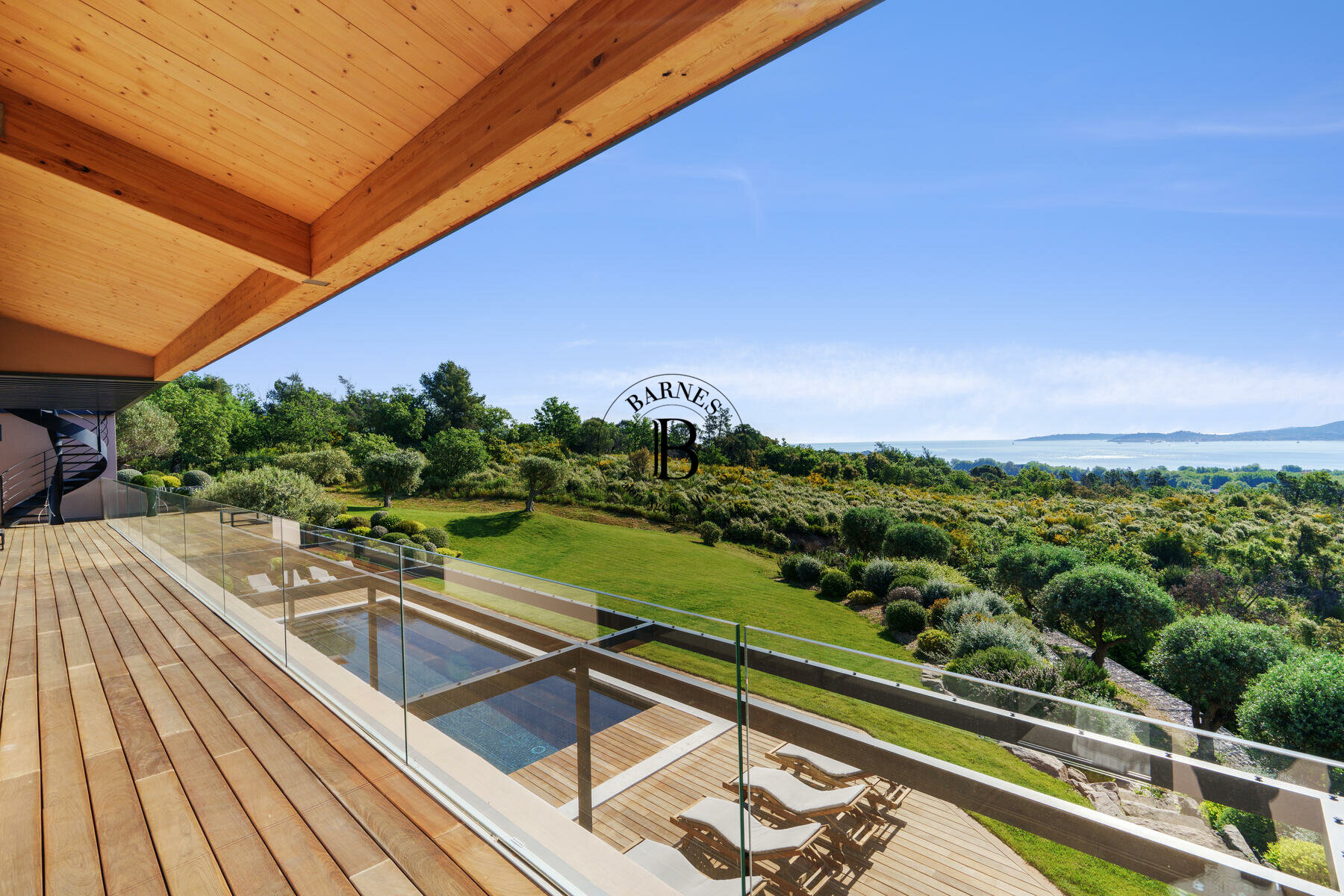 GRIMAUD - VILLA CONTEMPORAINE - VUE GOLFE DE SAINT TROPEZ - 2/13