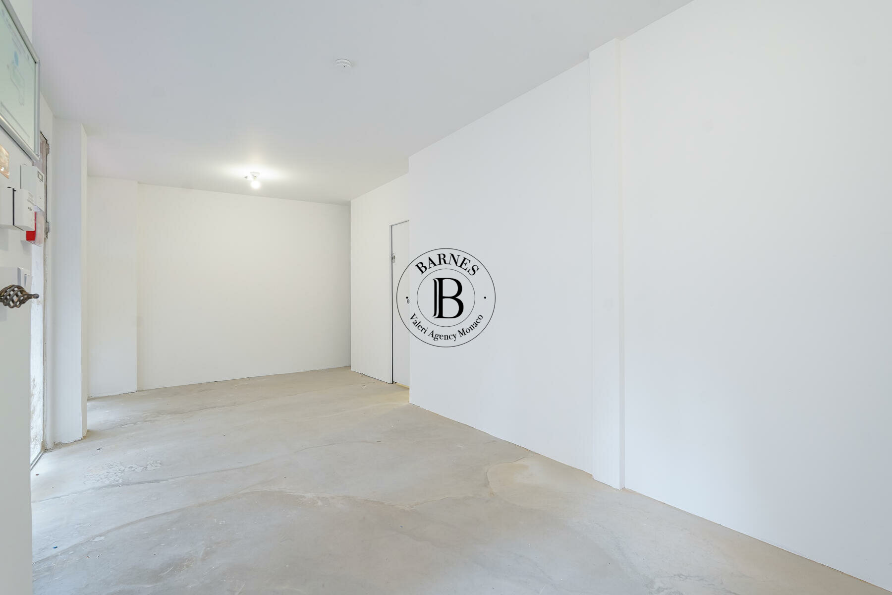 BOULEVARD D'ITALIE - COMMERCIAL WALLS WITH WINDOW - 4/7