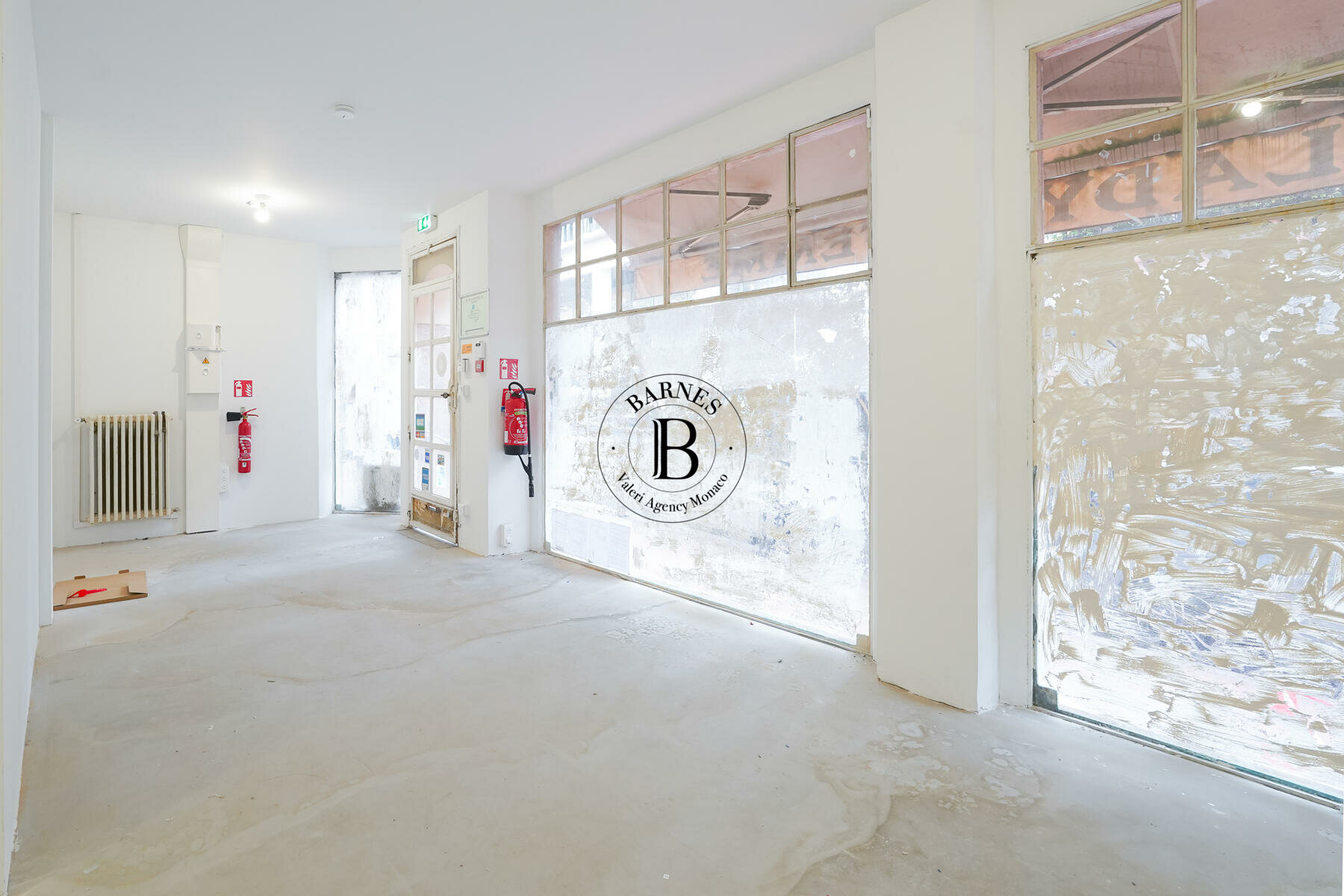 BOULEVARD D'ITALIE - COMMERCIAL WALLS WITH WINDOW - 3/7