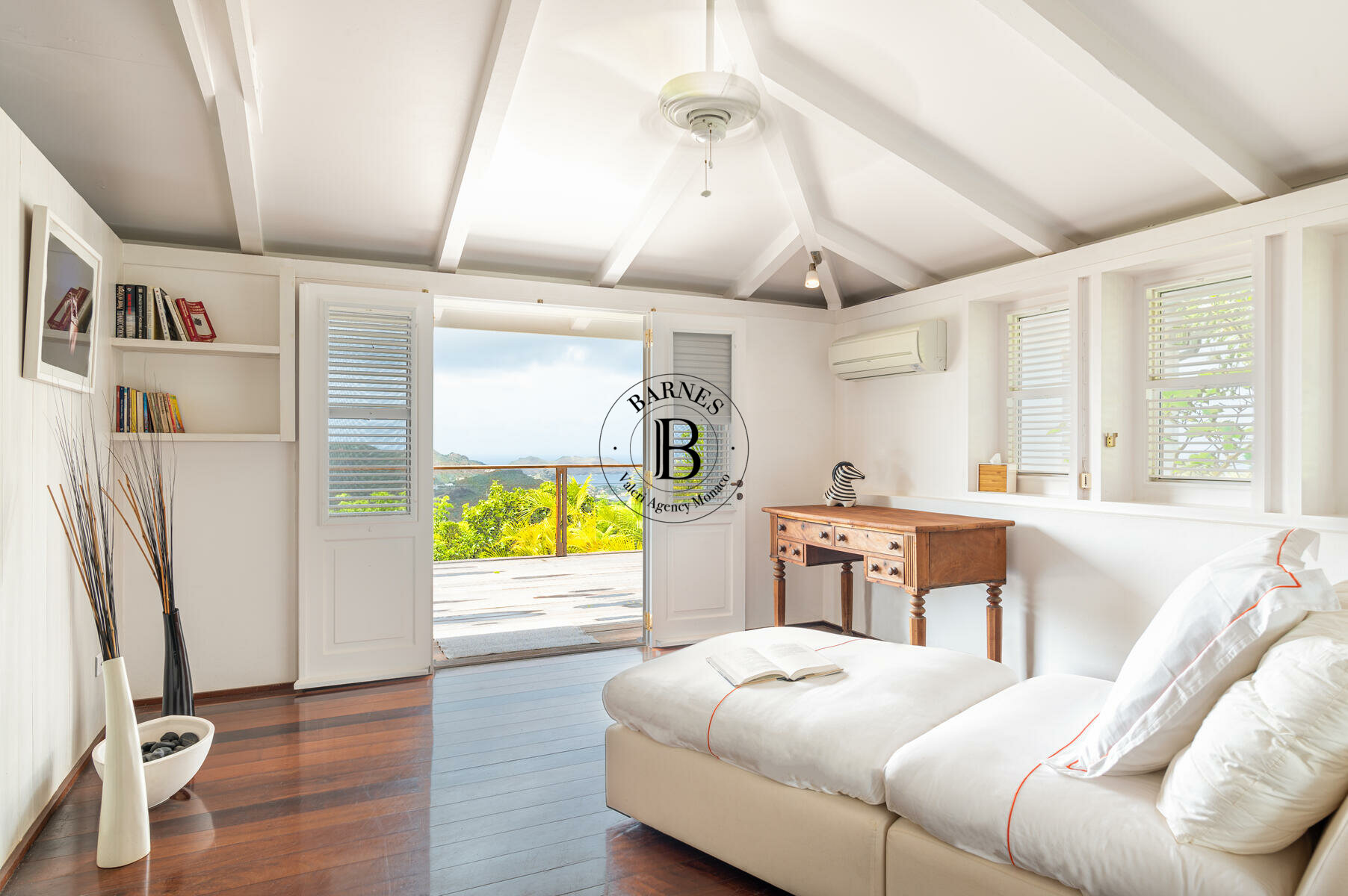 СЕН-БАРТ — ОСОБНЯК ЛЮРЕН — ВИД НА ЗАЛИВ СЕН-ЖАН И ОКЕАН - 3/24