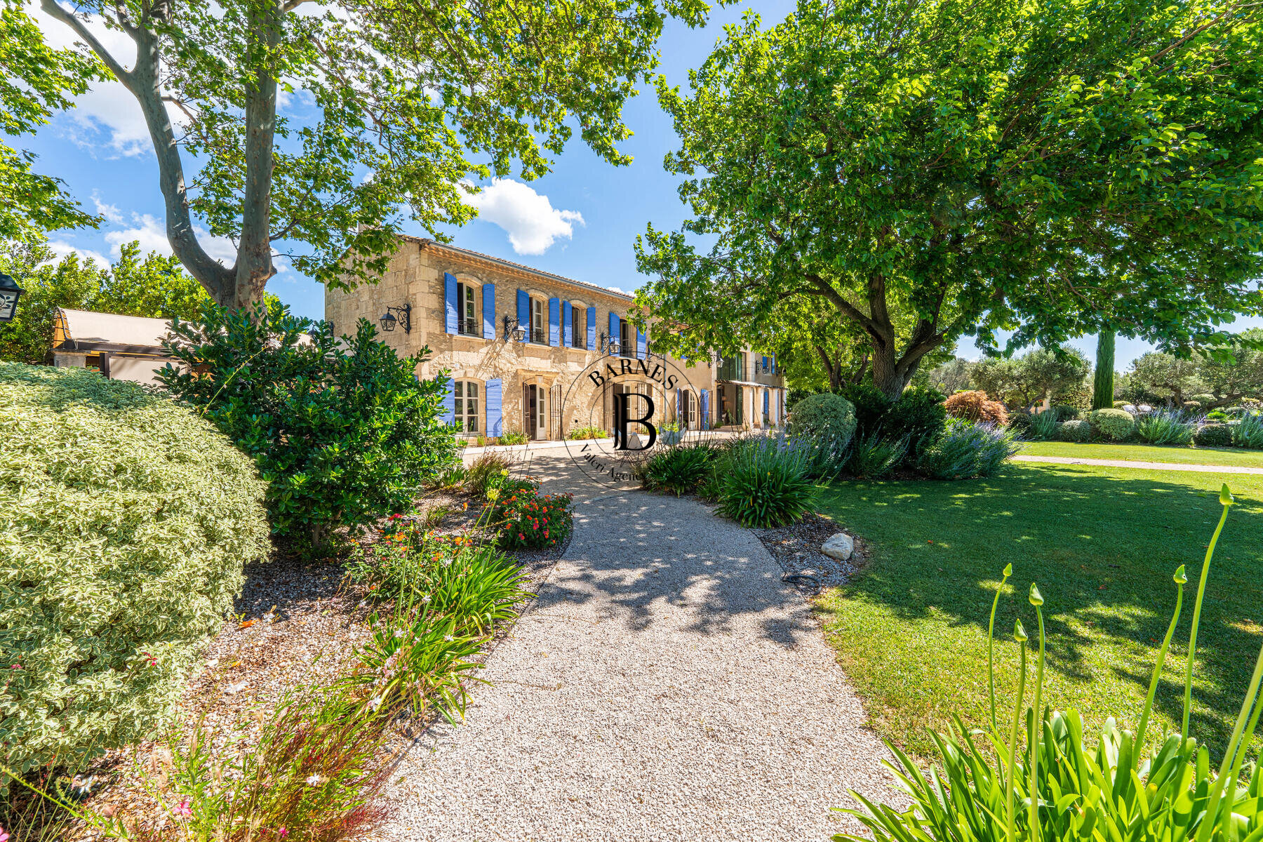 LES ALPILLES - PROVENCE - PROPRIÉTÉ DU XVIIIᵉ SIÈCLE - 3/25