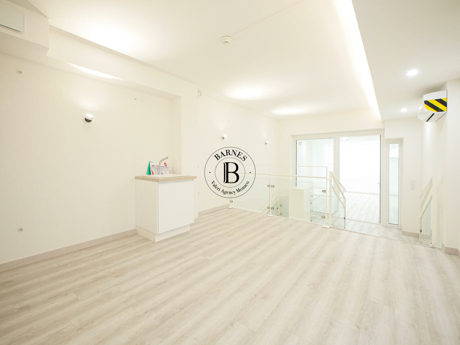 LE CASTEL - GRANDI UFFICI RISTRUTTURATI - 4/7