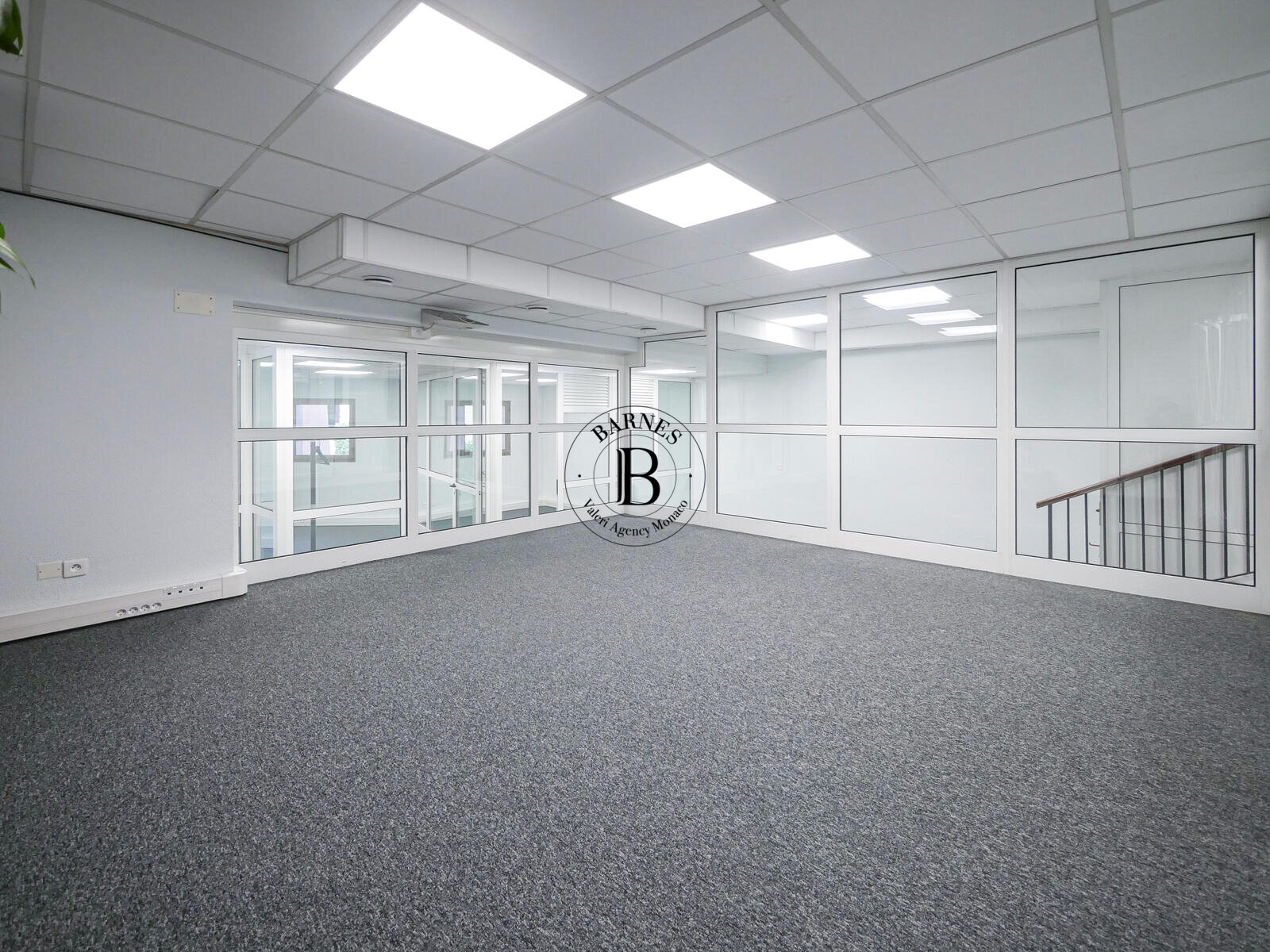 CARRE D'OR - LOCAL A USAGE DE BUREAUX OU COMMERCIAL - 3/7