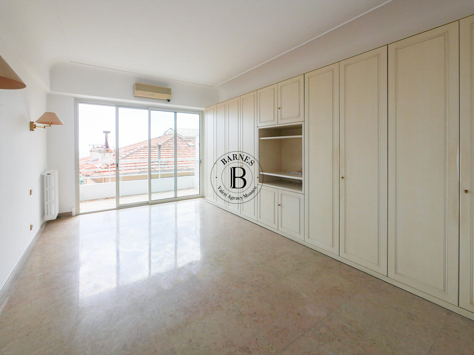 JARDIN EXOTIQUE - LARGE 2-BEDROOM FLAT WITH TERRACE - 4/6