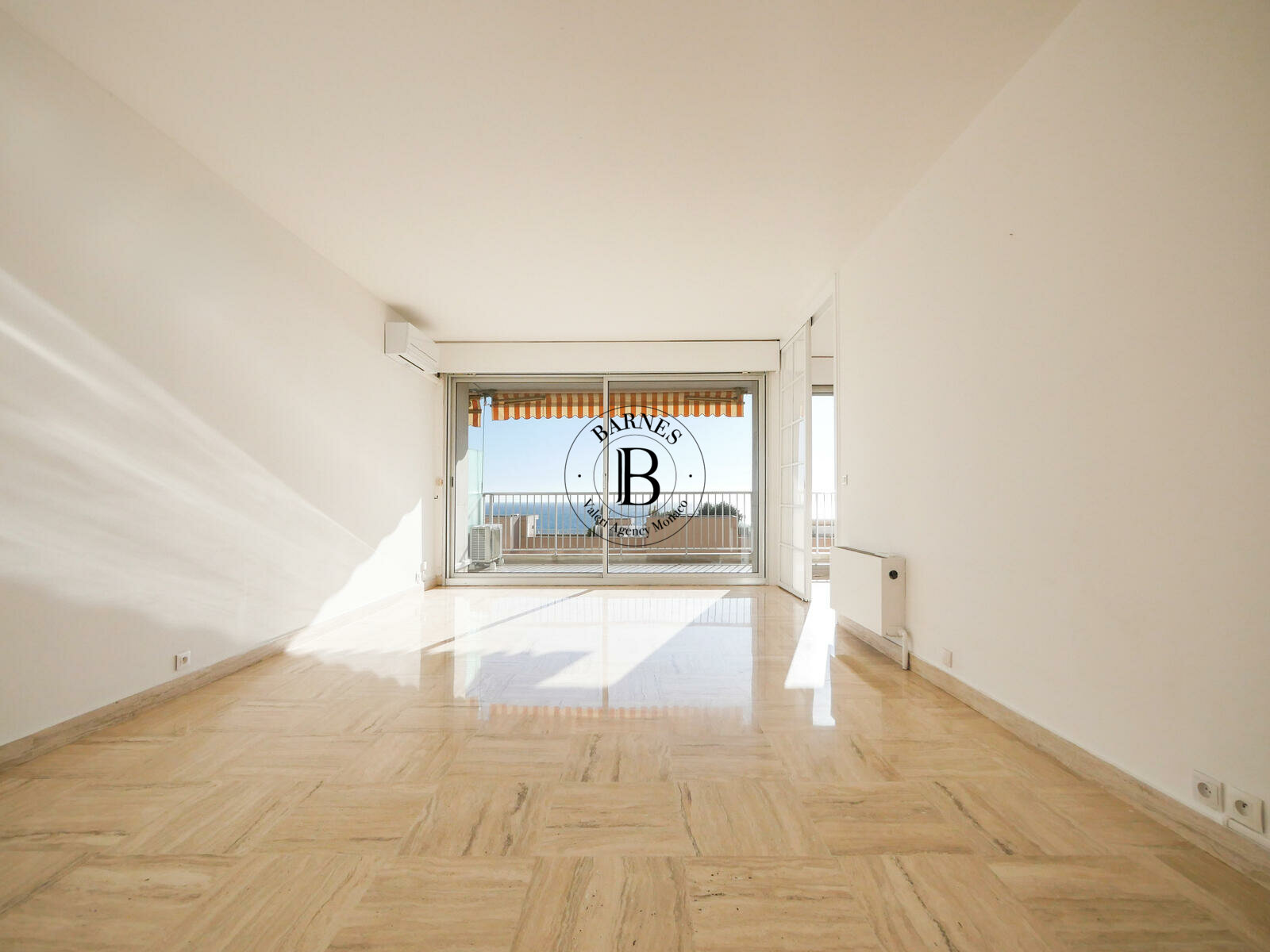 CHATEAU D'AZUR - 2-BEDROOM FLAT WITH SEA VIEW - PARKING - 4/12