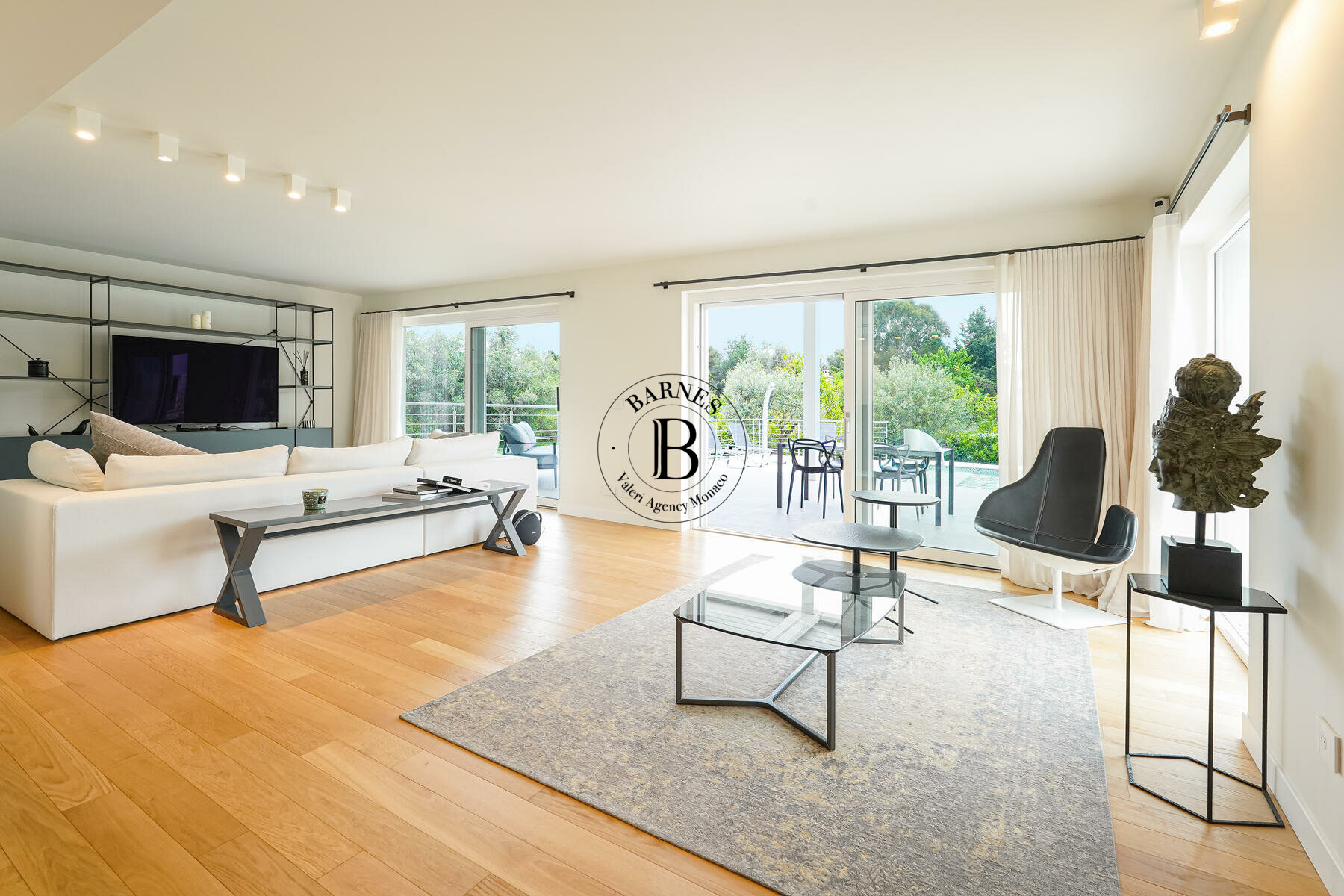 VILLEFRANCHE SUR MER - RENOVATED VILLA WITH SWIMMING POOL - 2/19