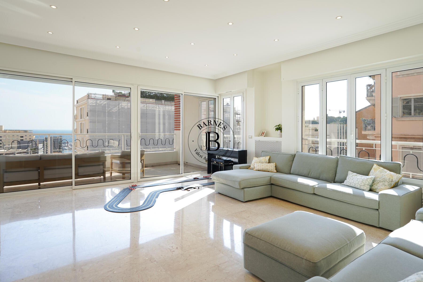 NEAR CONDAMINE - FAMILY 4-BEDROOM APARTMENT - 2/18