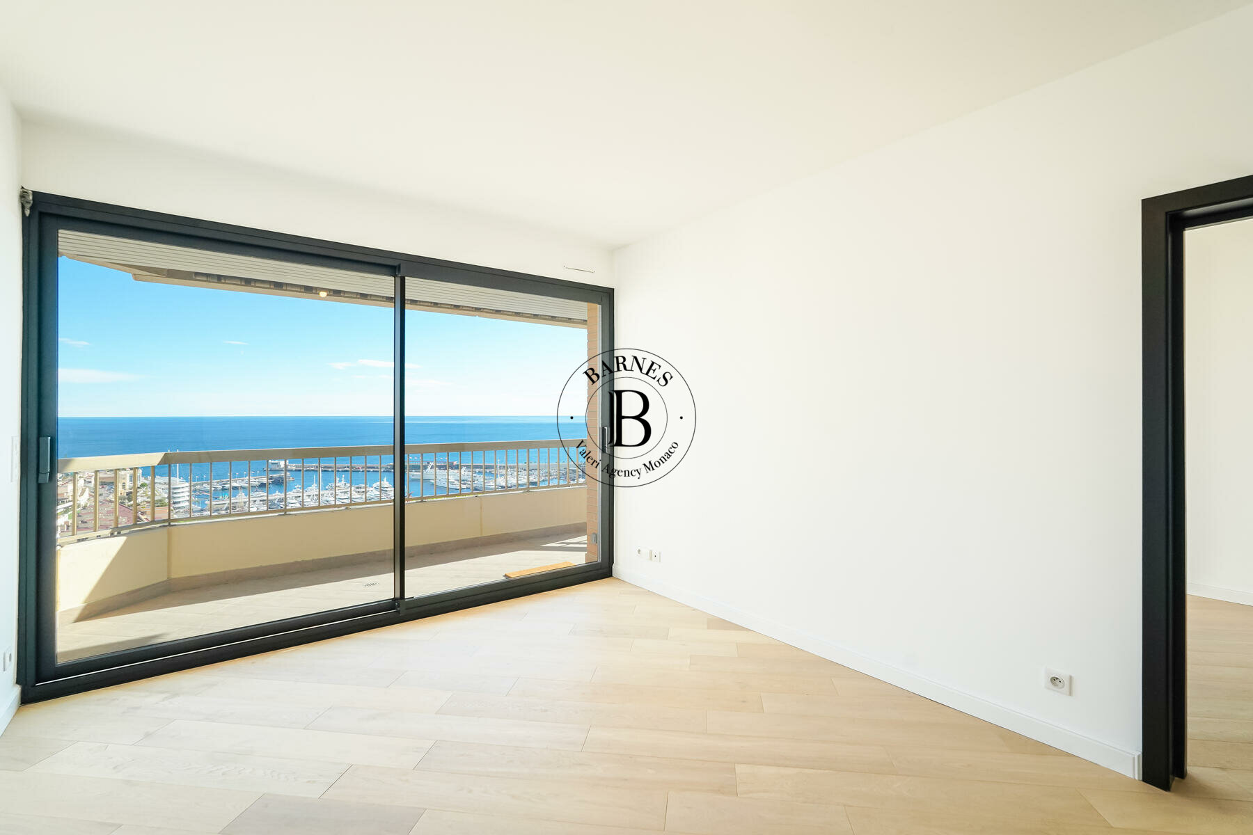 NEAR THE PORT - 2 BEDROOM APARTMENT WITH SEA VIEW - 4/15