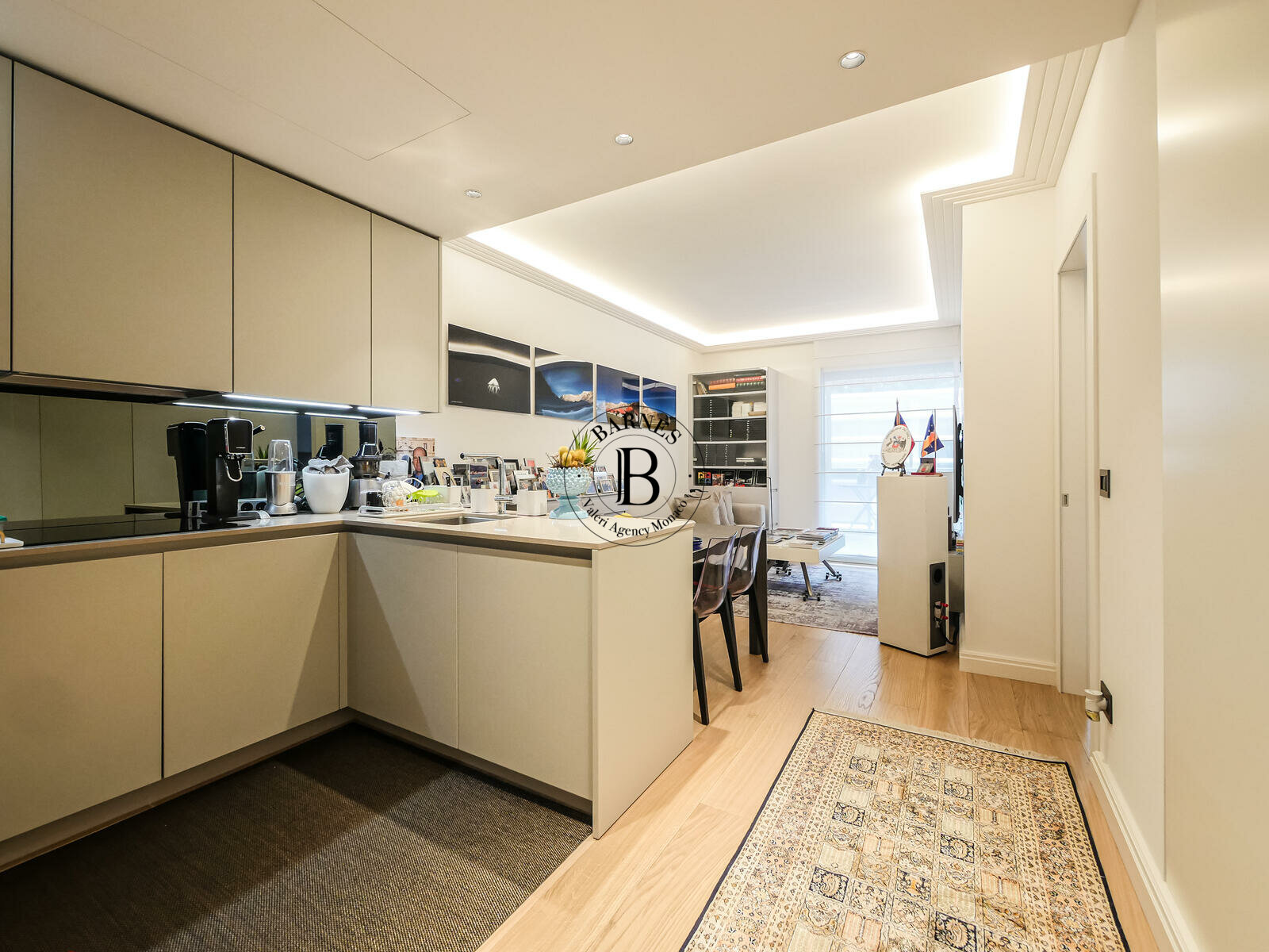 LES OLIVIERS - RENOVATED 1-BEDROOM FLAT - PARKING & CELLAR - 3/9