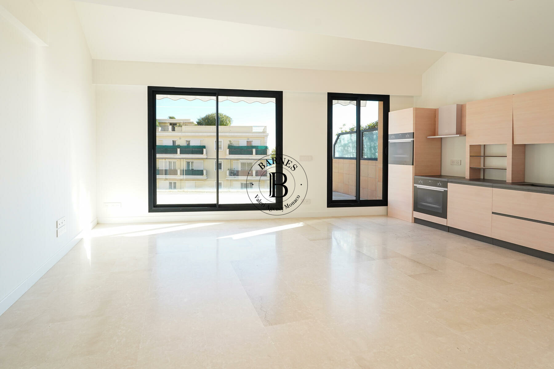 CONDAMINE – 3-BEDROOM FLAT ON TOP FLOOR – RENOVATED - 4/15