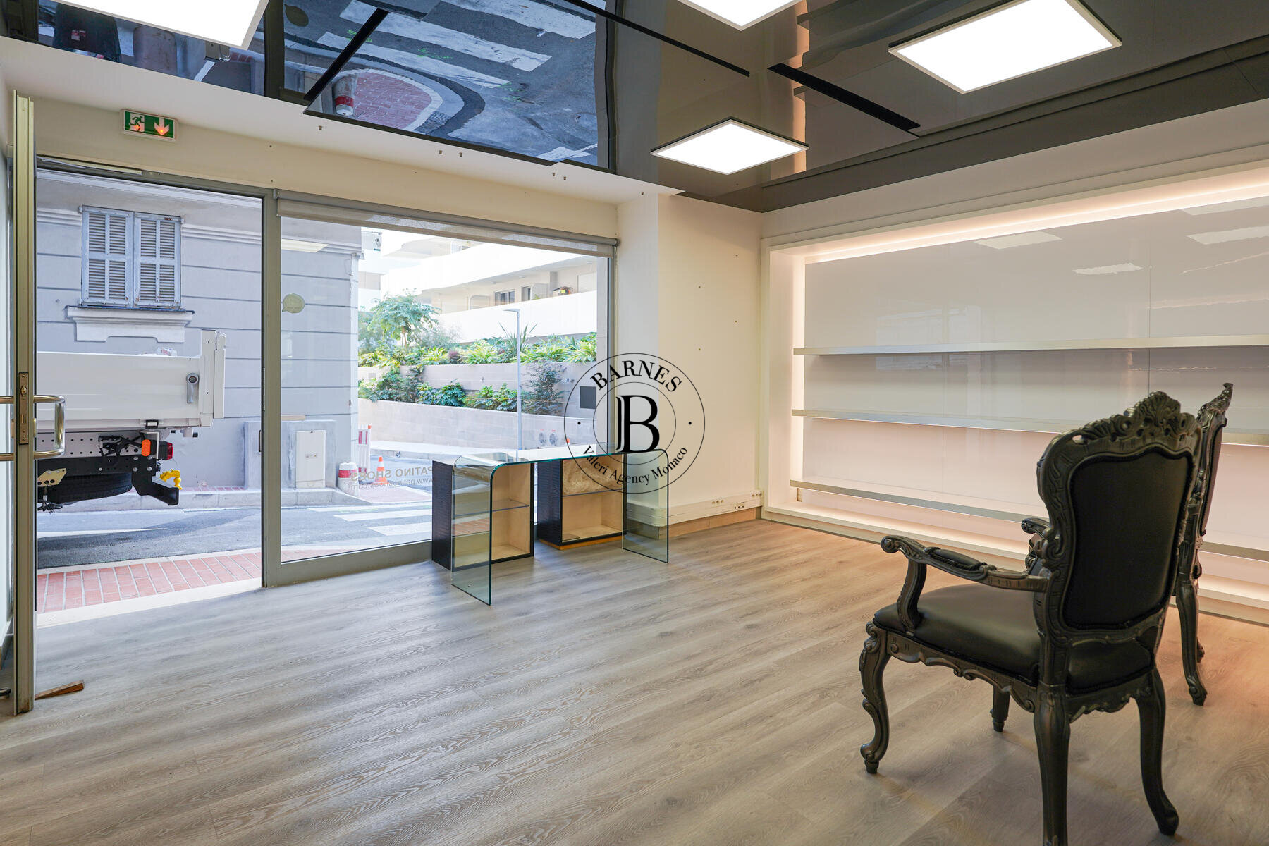 NEAR CONDAMINE - COMMERCIAL PREMISES OR OFFICES - 2/19