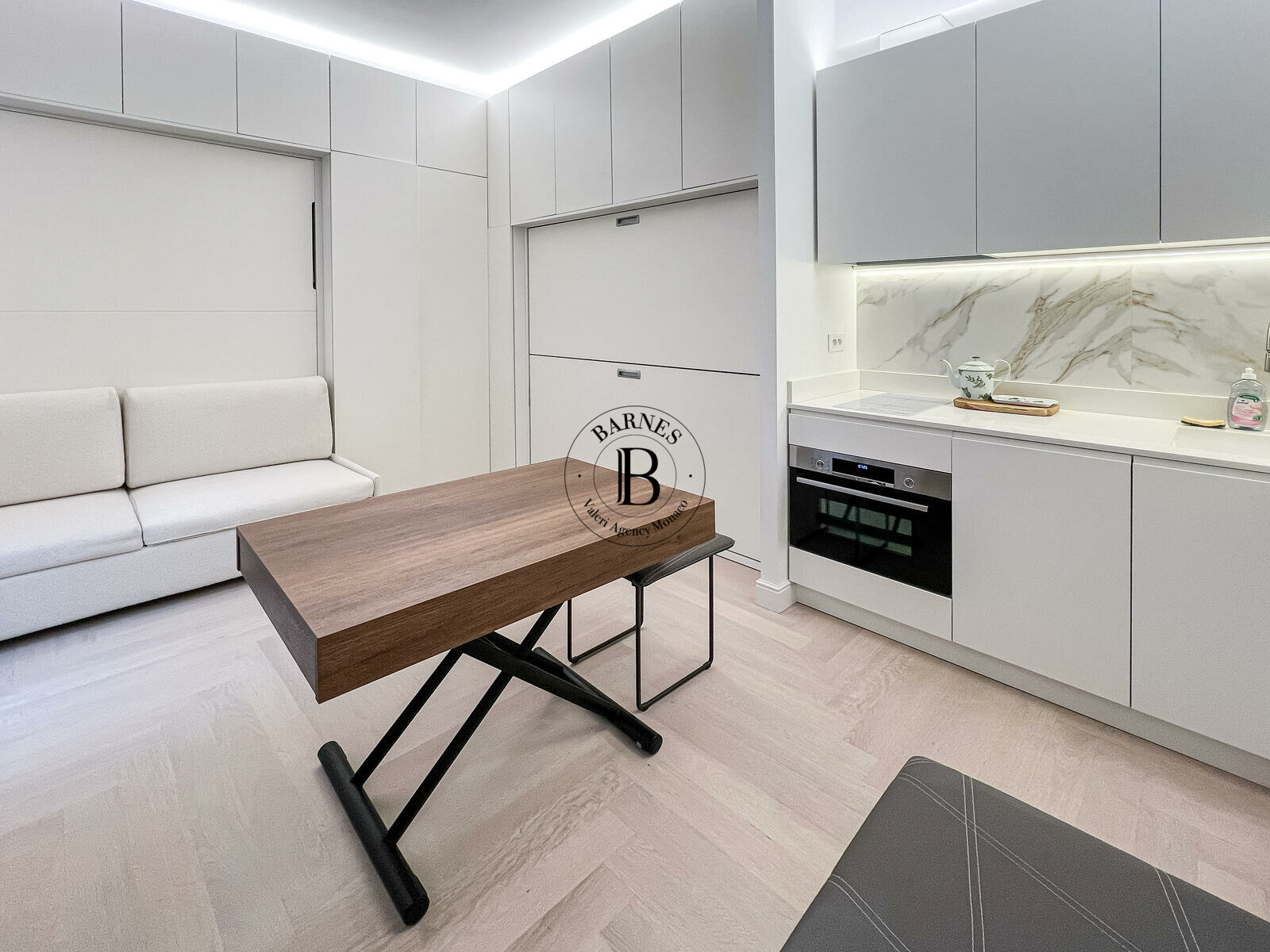 CONDAMINE - PROCHE DU PORT - STUDIO MEUBLE - 2/6