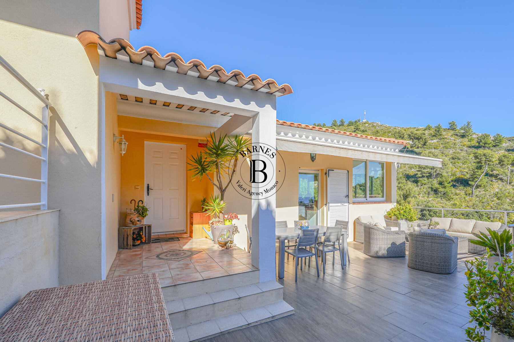 SAINT-LAURENT D'ÈZE - VILLA - PISCINE & GARAGE - 2/23