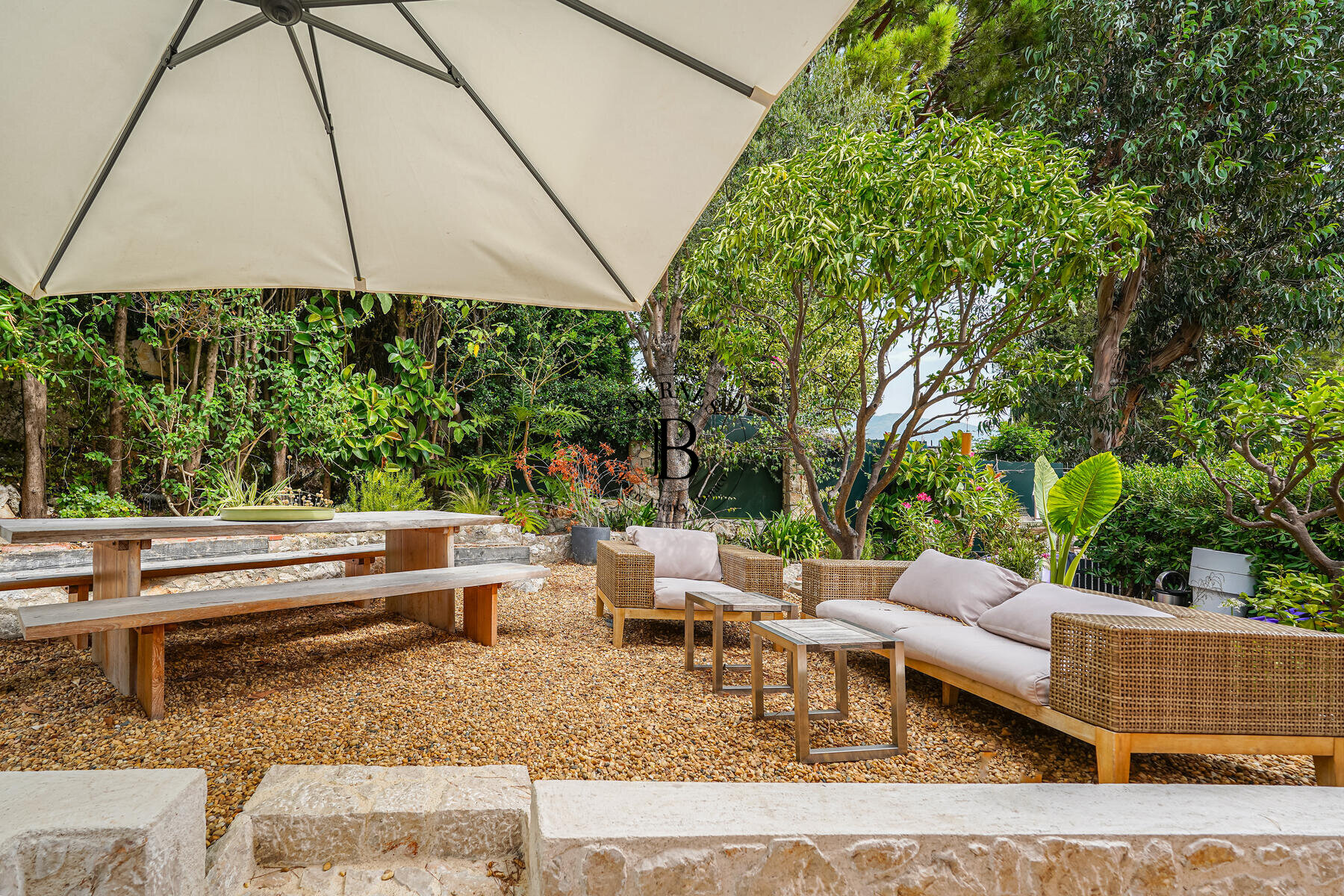 ROQUEBRUNE-CAP-MARTIN — ТРЁХКОМНАТНАЯ КВАРТИРА — БАССЕЙН И САД - 2/13