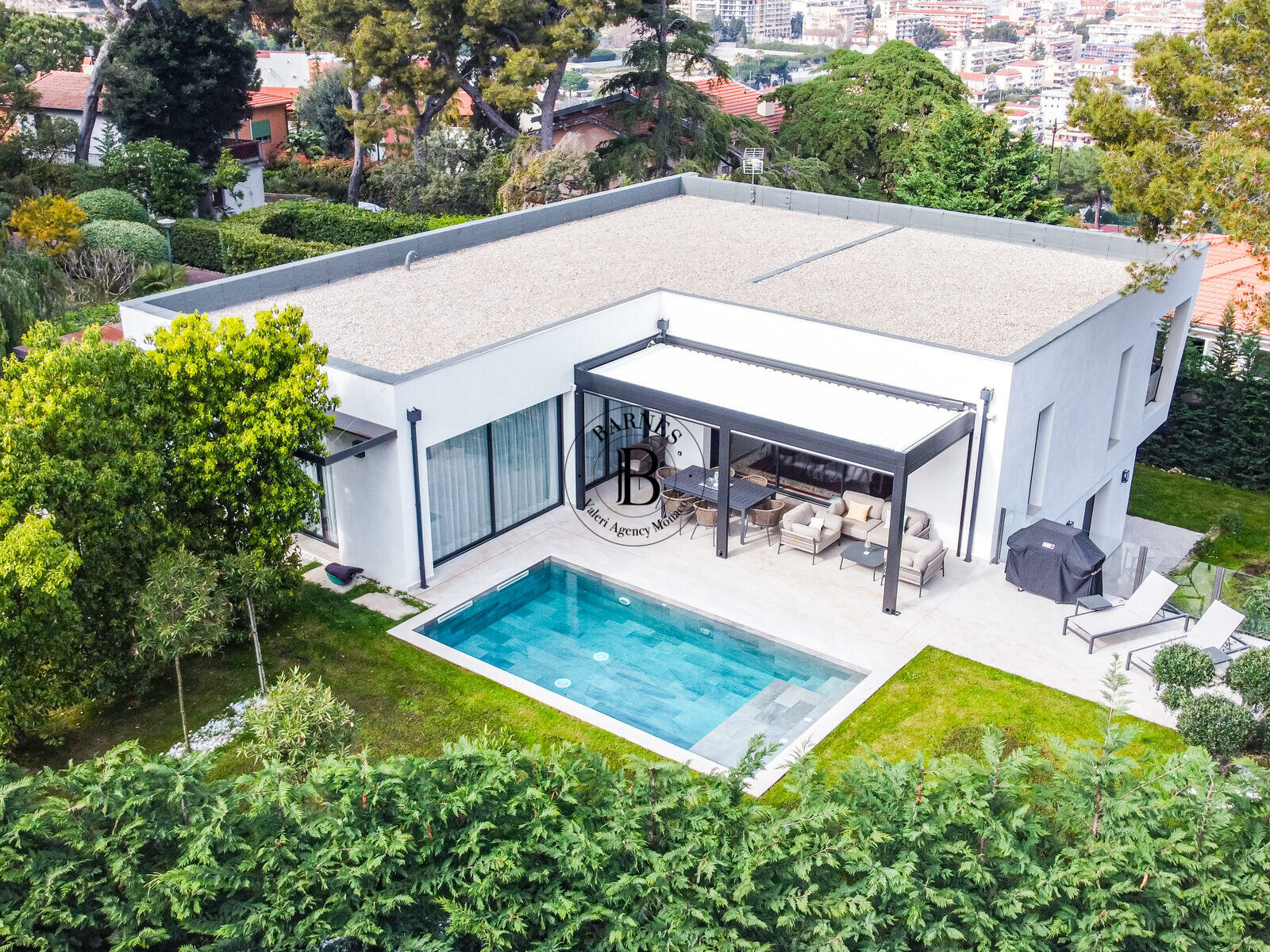 CAP MARTIN - CONTEMPORARY VILLA - SOUGHT-AFTER AREA - 2/14