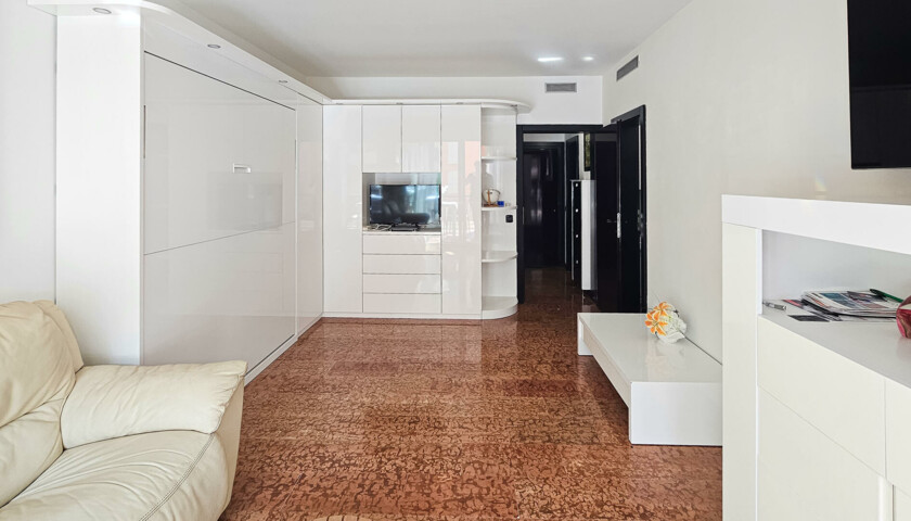 FONTVIEILLE - STUDIO IN PERFECT CONDITION - 3/8