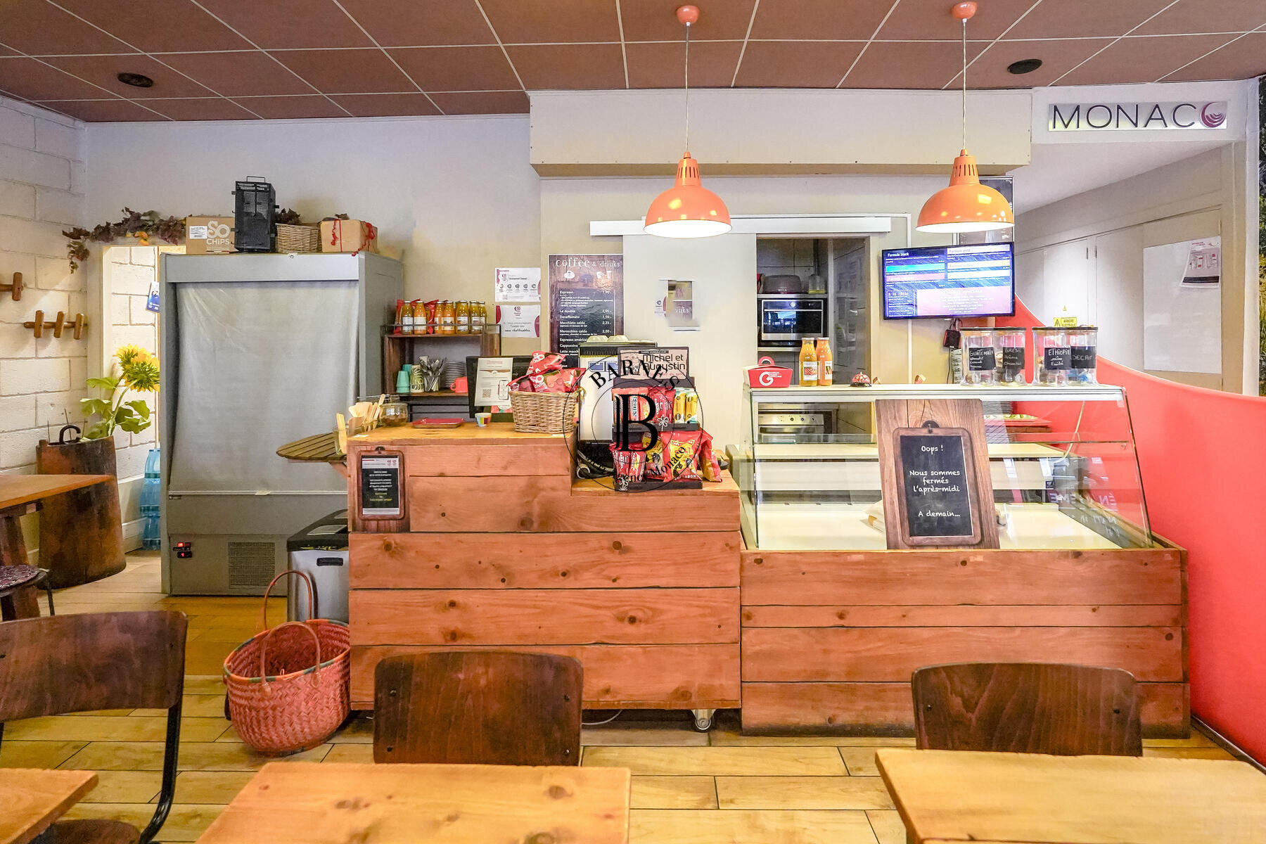 FONTVIEILLE - DROIT AU BAIL - EMPLACEMENT STRATÉGIQUE - 2/7